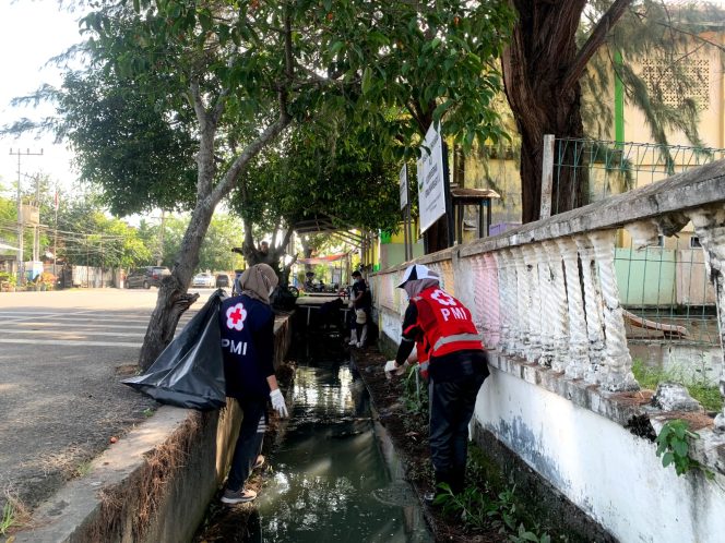 
 Relawan PMI Lhokseumawe Gelar Aksi Bersih Kota, Kumpulkan 2.000 Kilogram Sampah